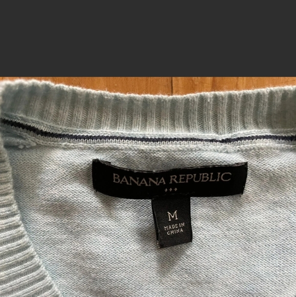 Banana Republic Men's Medium Light Blue V-Neck Sweater - Picture 4 of 12